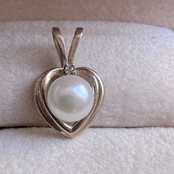 ✨Stunning Vintage 14K Yellow Gold, Pearl and Diamond Charm for Necklace/Bracelet - Picture 10 of 13